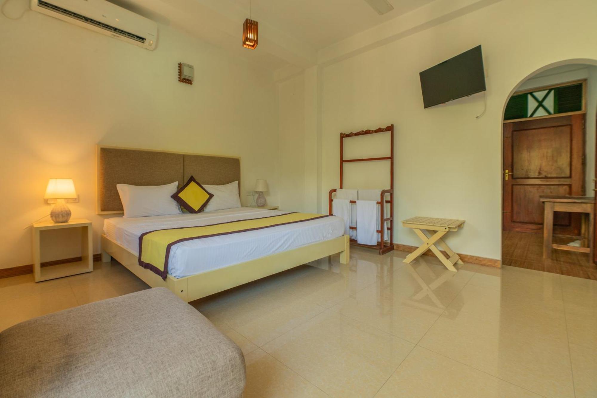 The Calm Of8 Hotel Унаватуна Екстериор снимка